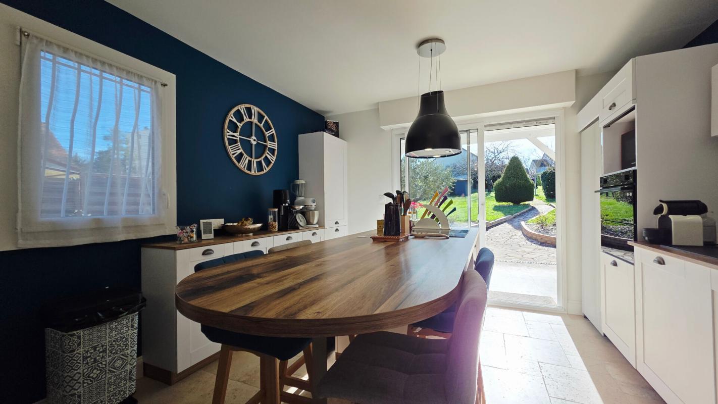 BOURGES BOURGES MAISON DE 139M² ENVIRON 5 CHAMBRES JARDIN SOUS-SOL 9