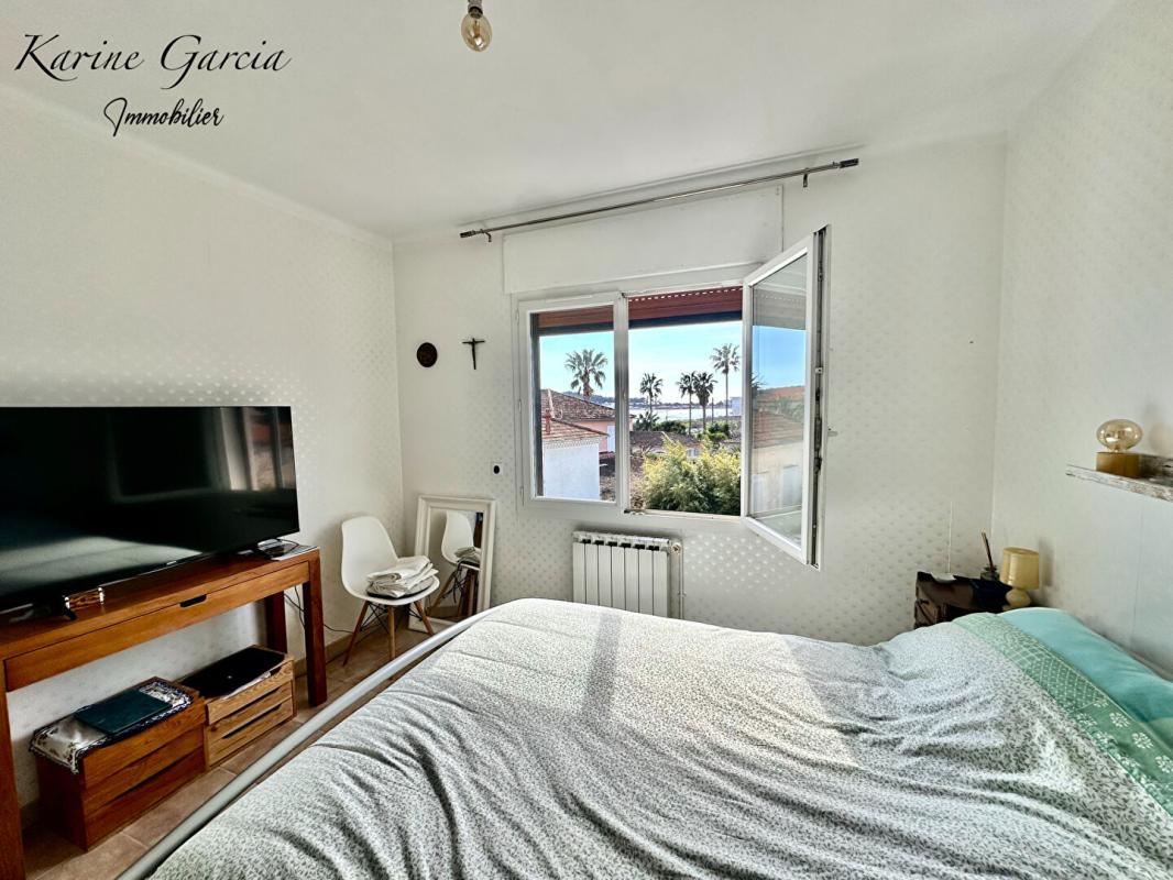 LA SEYNE-SUR-MER CORNICHE DE TAMARIS  - VUE MER - APPARTEMENT DE TYPE 3  - PLACE DE PARKING PRIVATIVE 13