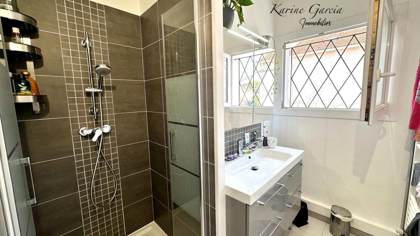 LA SEYNE-SUR-MER CORNICHE DE TAMARIS  - VUE MER - APPARTEMENT DE TYPE 3  - PLACE DE PARKING PRIVATIVE 9