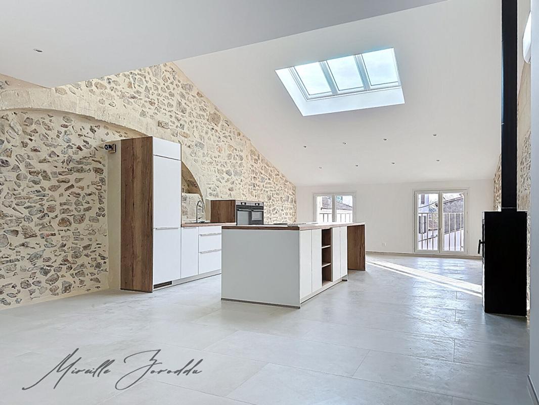 JONQUIERES-SAINT-VINCENT Jonquieres Saint Vincent Maison 5 pièces 177 m² avec exterieur et garage 1