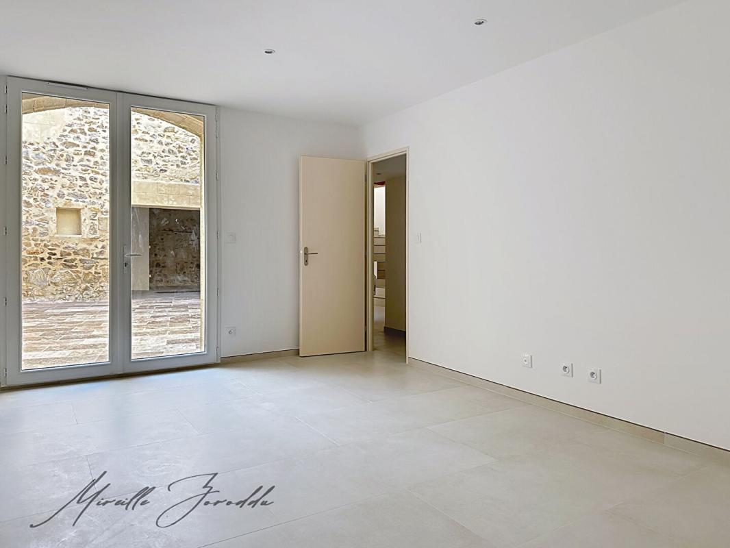 JONQUIERES-SAINT-VINCENT Jonquieres Saint Vincent Maison 5 pièces 177 m² avec exterieur et garage 7