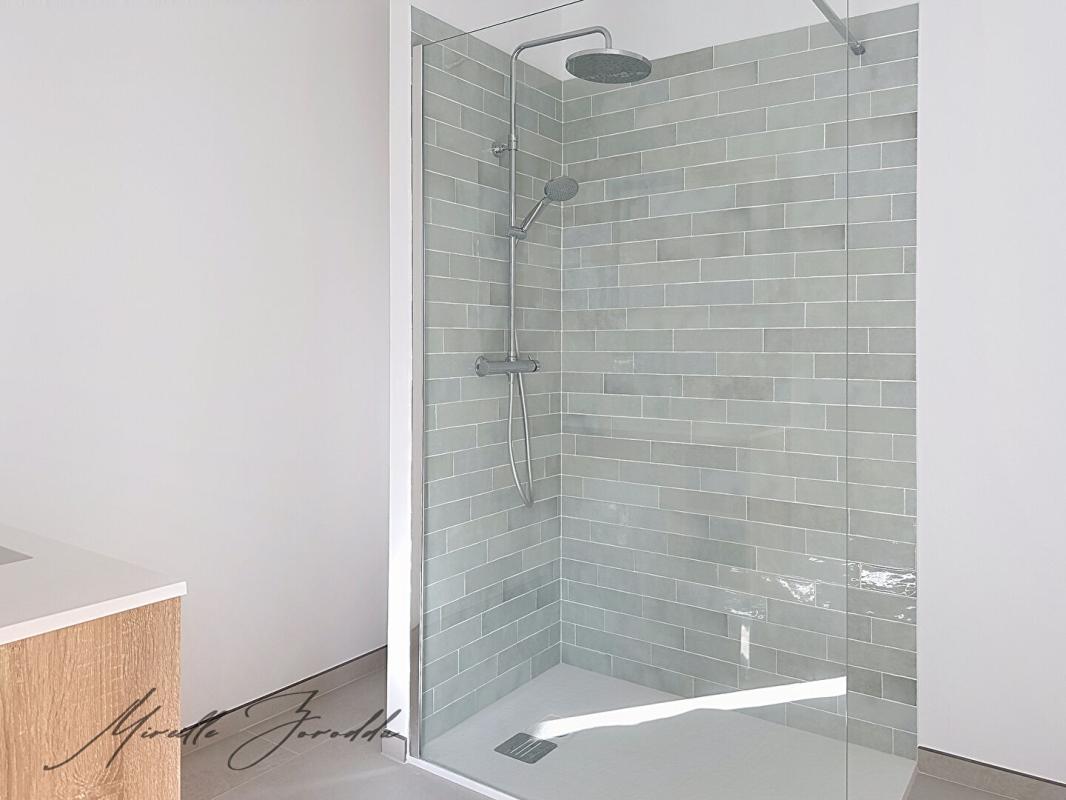 JONQUIERES-SAINT-VINCENT Jonquieres Saint Vincent Maison 5 pièces 177 m² avec exterieur et garage 8