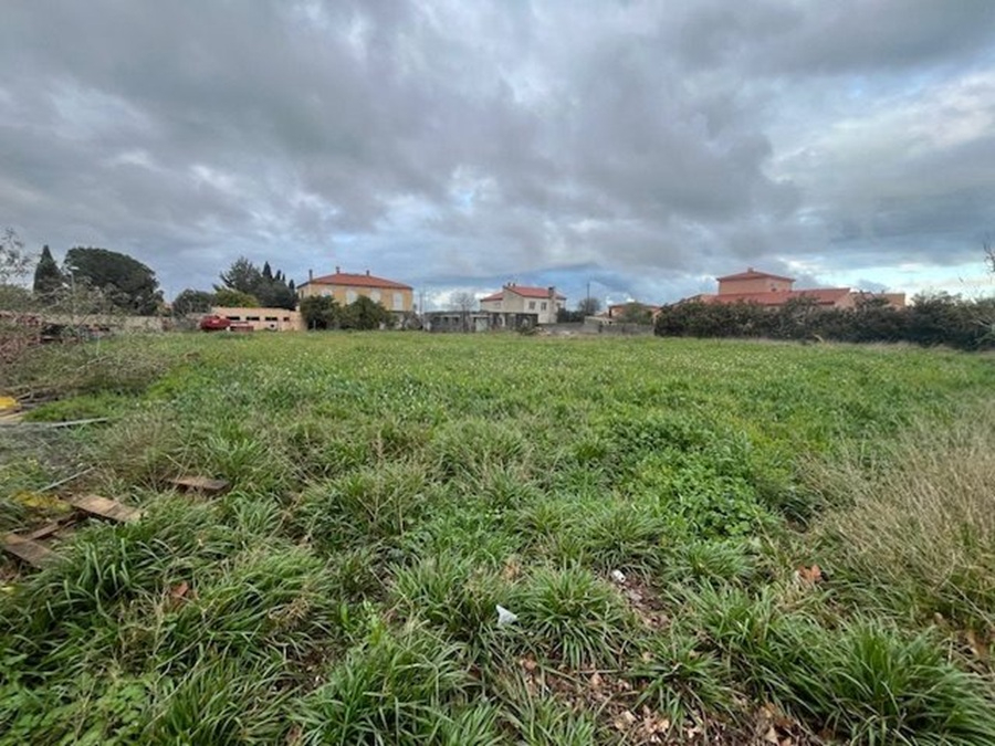 RIVESALTES Magnifique terrain de 700 m² très bien placé proche du centre de village LIBRE CONSTRUCTEUR 6
