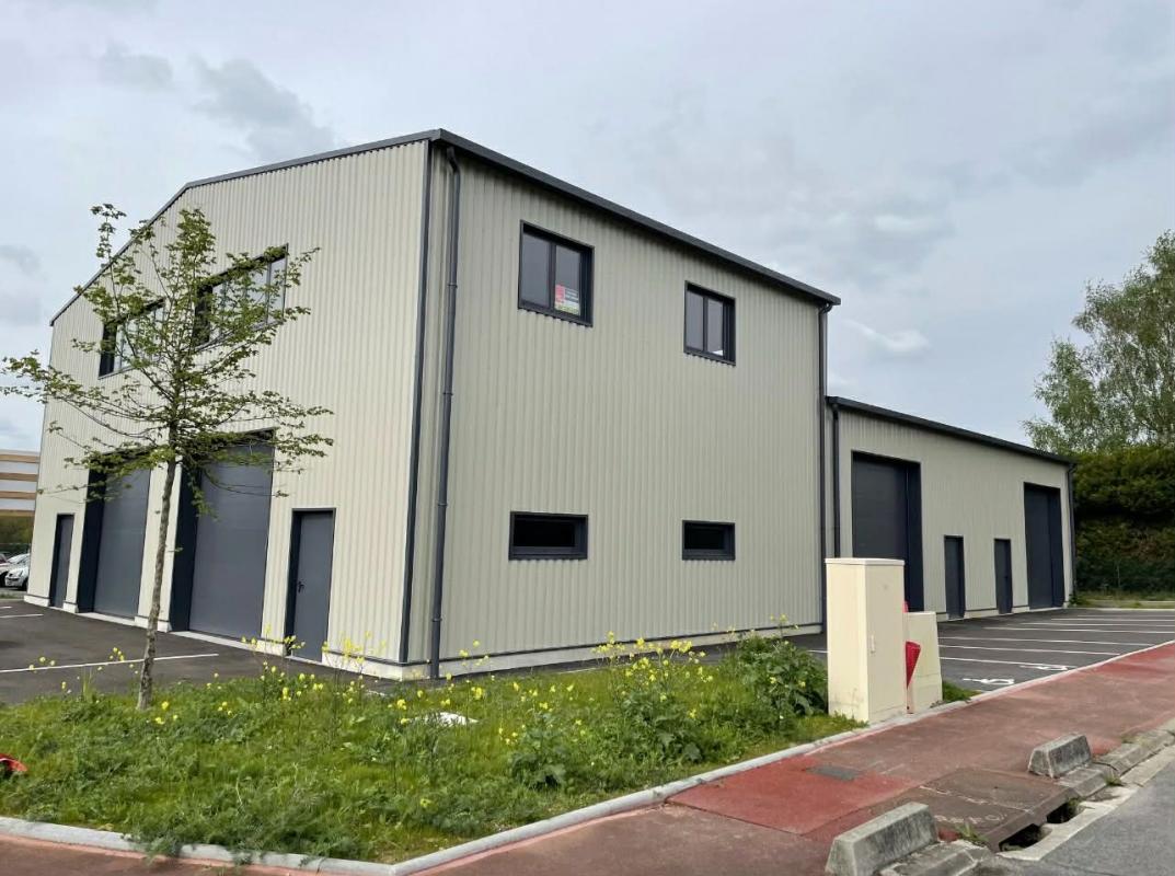 SENLIS FLEURINES - LOCATION LOCAL D'ACTIVITE 168 M² 1