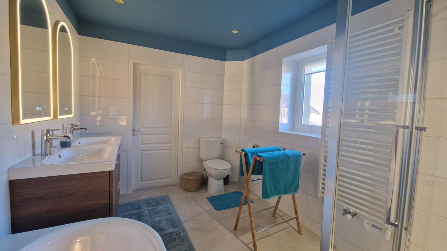 MOUGON-THORIGNÉ Maison Aigondigne 7 pièce(s) 204 m2 10