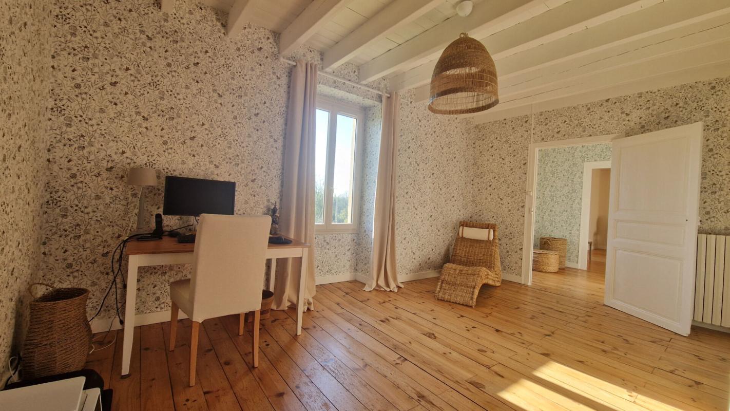 MOUGON-THORIGNÉ Maison Aigondigne 7 pièce(s) 204 m2 16