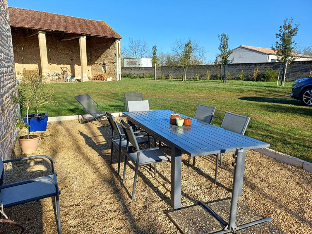 MOUGON-THORIGNÉ Maison Aigondigne 7 pièce(s) 204 m2 2