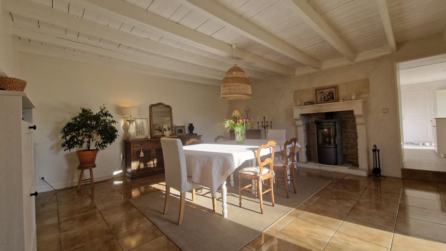 MOUGON-THORIGNÉ Maison Aigondigne 7 pièce(s) 204 m2 6