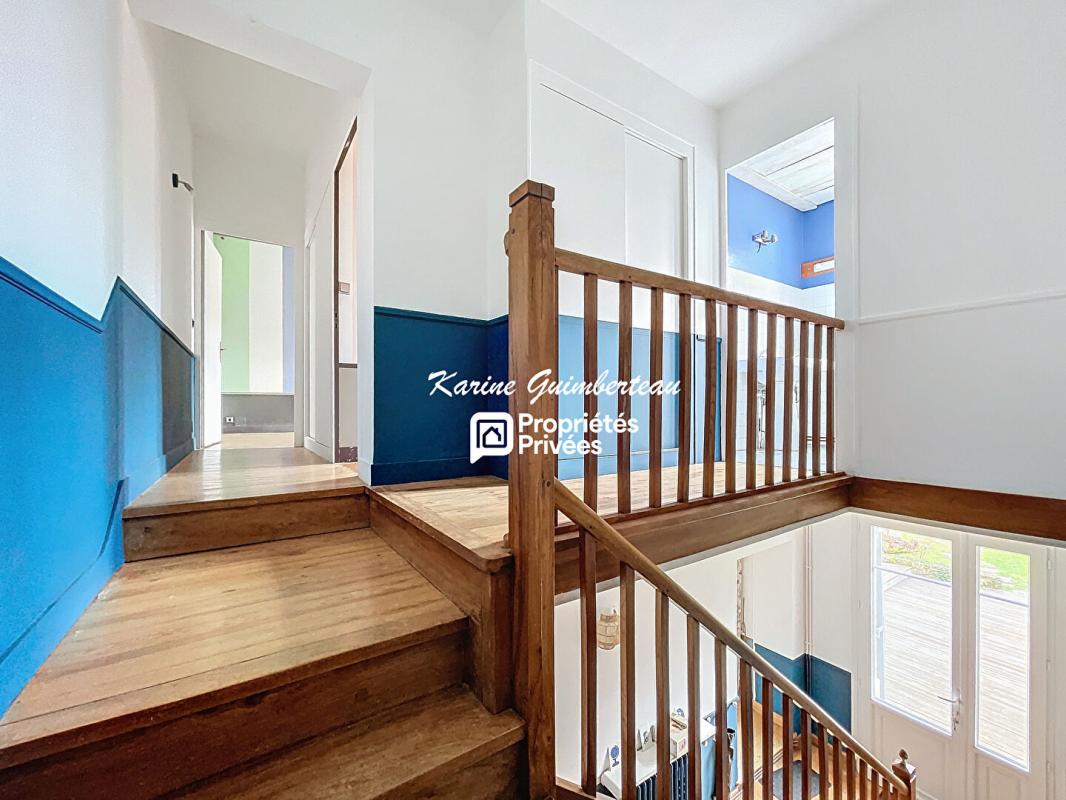 FRONSAC Fronsadais : Maison type Girondine en pierre 208 m2 + dépendance 11