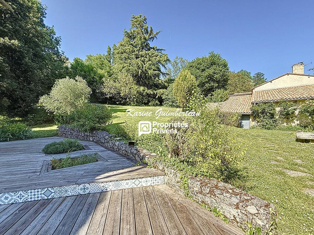 FRONSAC Fronsadais : Maison type Girondine en pierre 208 m2 + dépendance 14