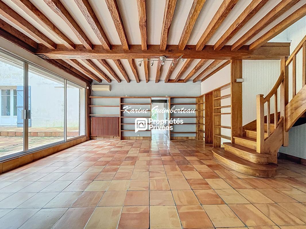 FRONSAC Fronsadais : Maison type Girondine en pierre 208 m2 + dépendance 6