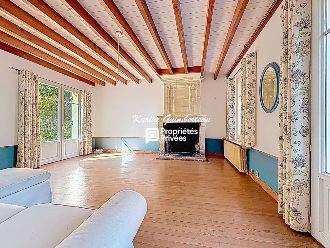 FRONSAC Fronsadais : Maison type Girondine en pierre 208 m2 + dépendance 9