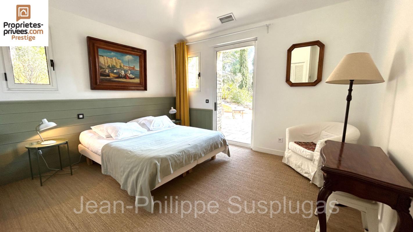 SAINT-CYR-SUR-MER Villa Saint Cyr Sur Mer 7 pièce(s) 298 m2 10