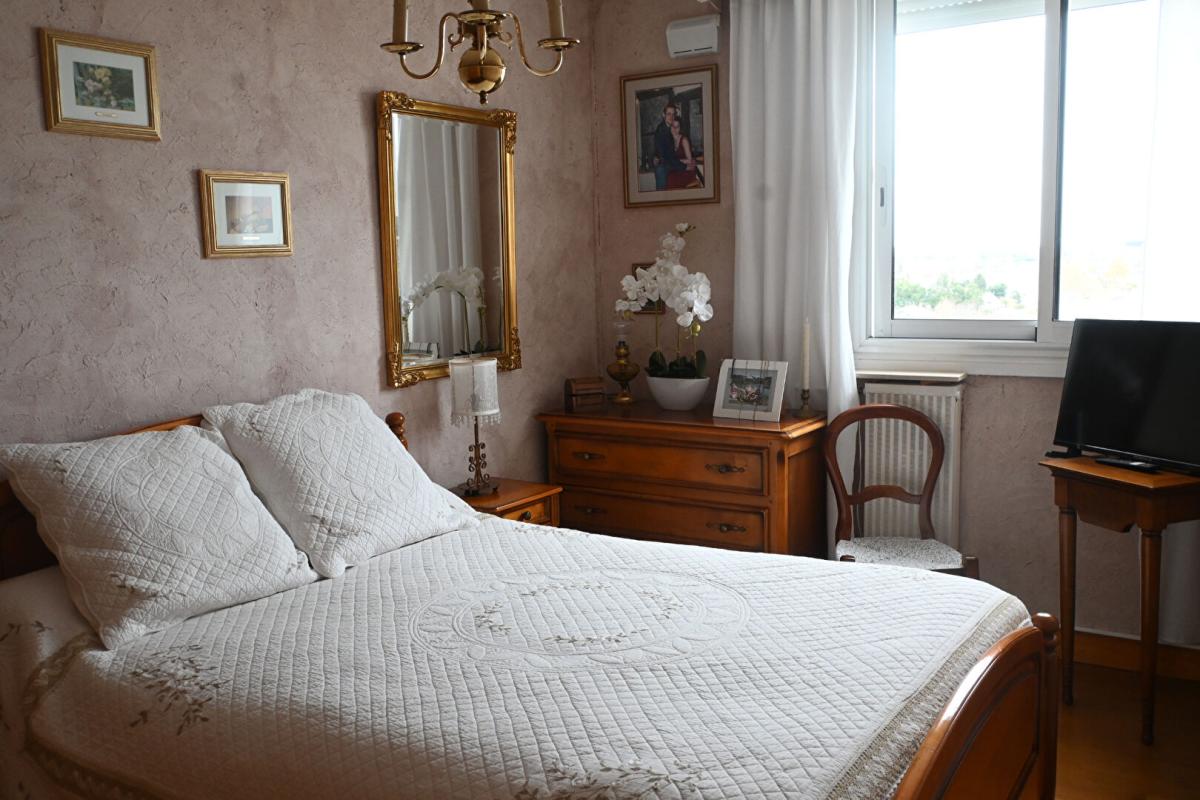 SAINT-PIERRE-DES-CORPS A VENDRE APPARTEMENT TYPE 4 PRIX EXCEPTIONNEL  70180  EURO A SAINT PIERE DES CORPS 4