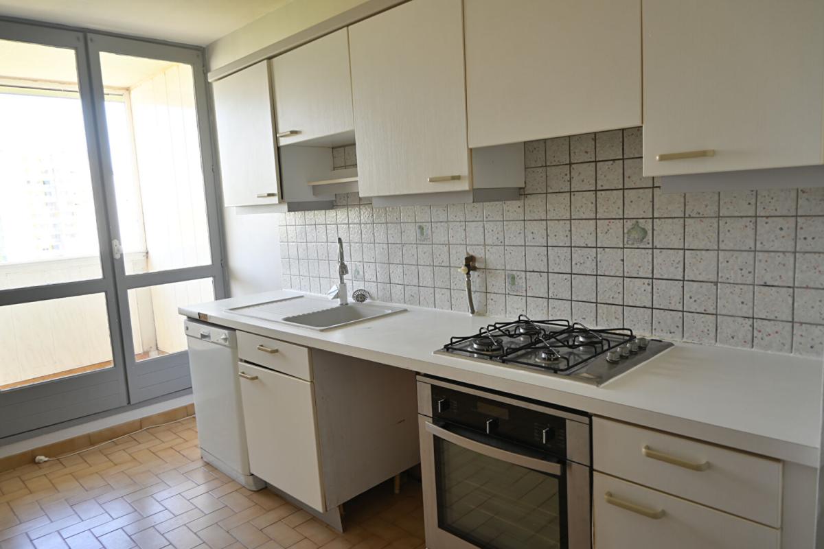 SAINT-PIERRE-DES-CORPS A VENDRE APPARTEMENT TYPE 4 PRIX EXCEPTIONNEL  70180  EURO A SAINT PIERE DES CORPS 7