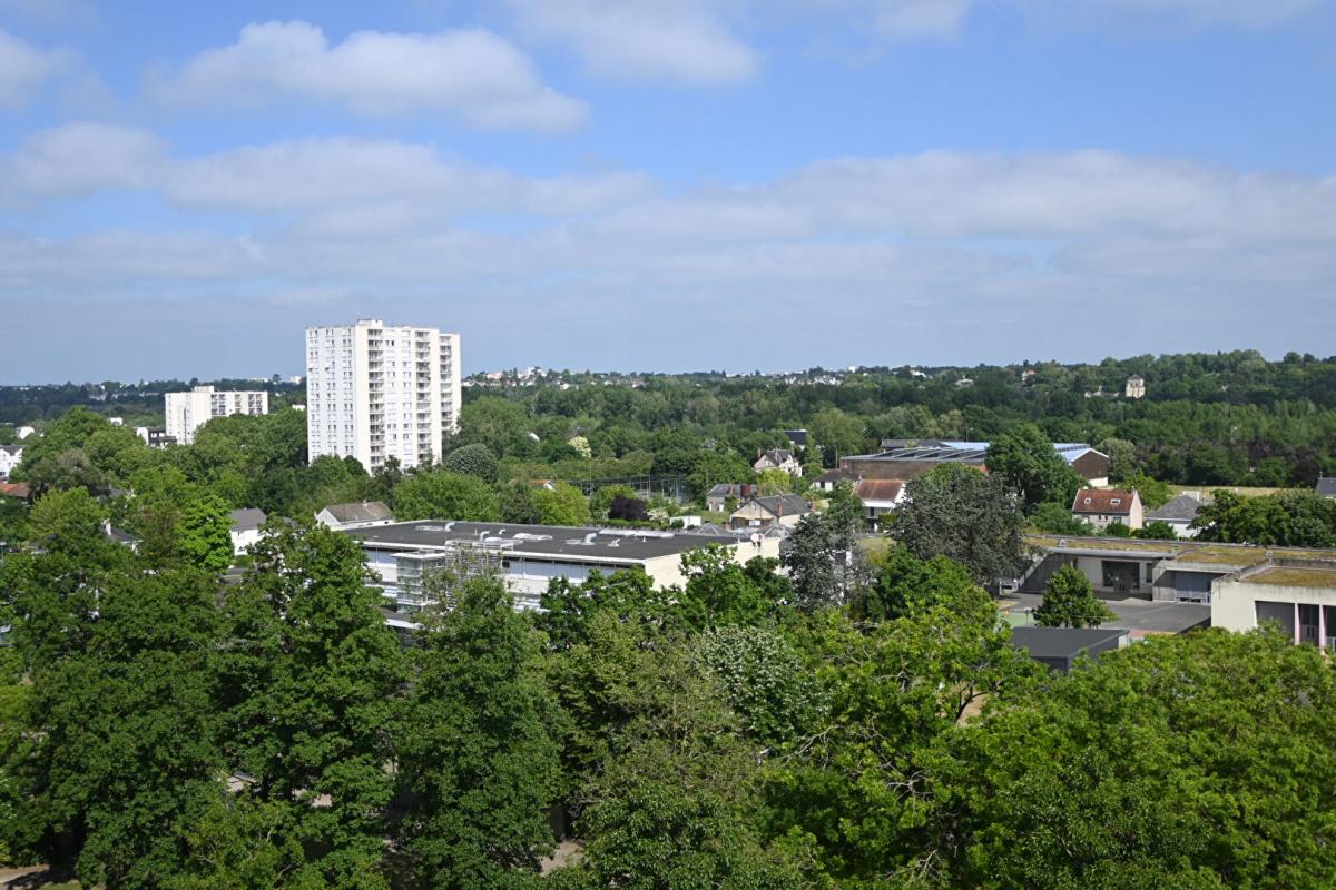 SAINT-PIERRE-DES-CORPS A VENDRE APPARTEMENT TYPE 4 PRIX EXCEPTIONNEL  70180  EURO A SAINT PIERE DES CORPS 9