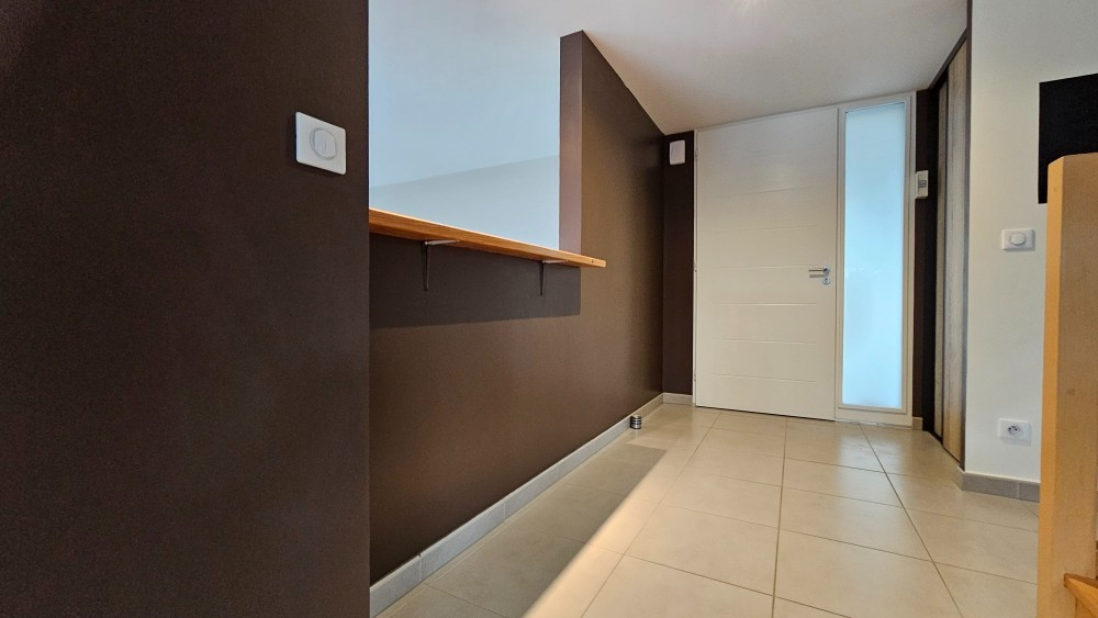 LOVAGNY A LOUER Maison indépendante à Lovagny  de 125 m2 - loyer 2250/mois + 35 /mois provision charges 16