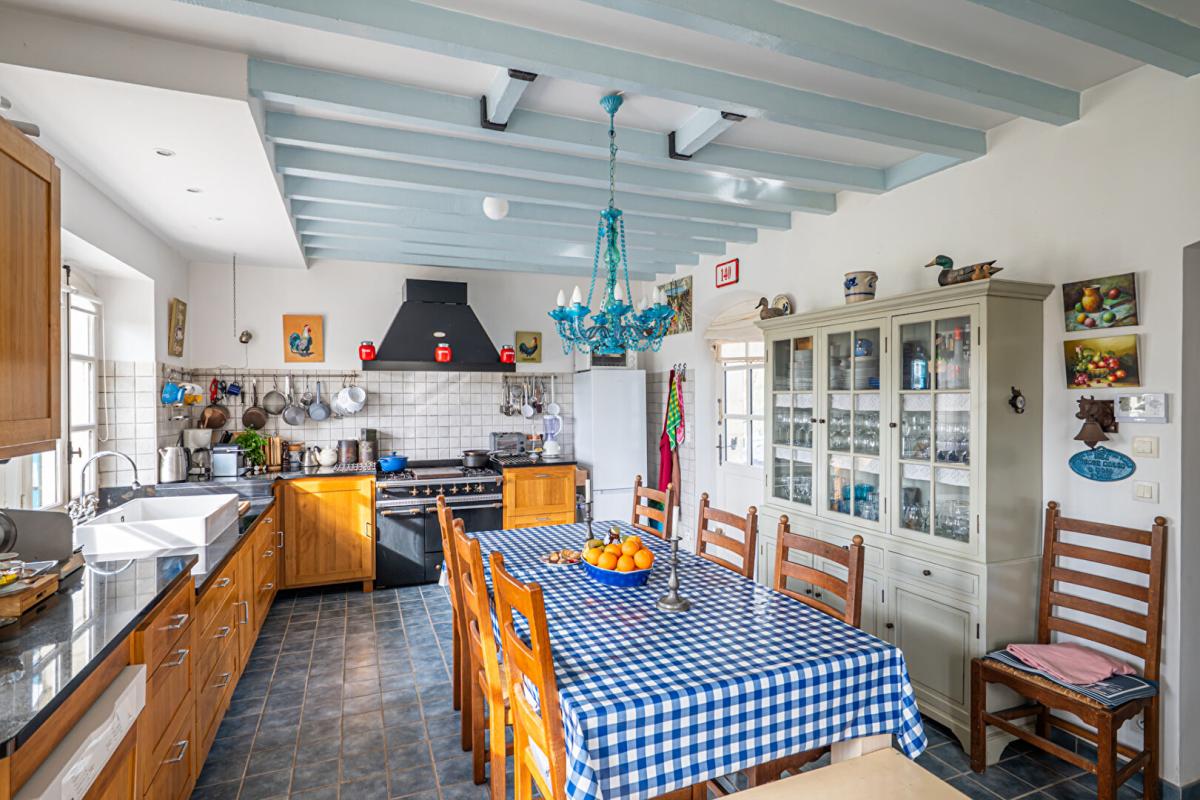 CHATEAU-DU-LOIR Maison Montval Sur Loir 5 pièce(s) 148 m2 - 3  chambres - 2