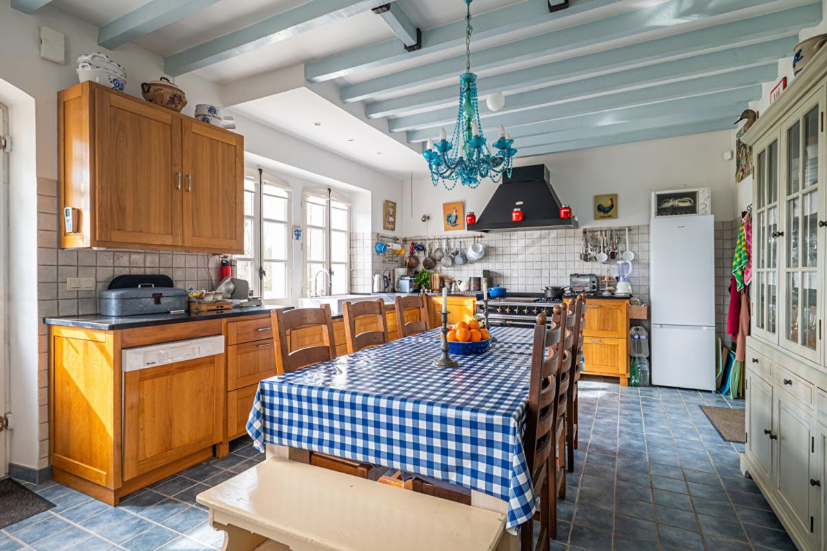 CHATEAU-DU-LOIR Maison Montval Sur Loir 5 pièce(s) 148 m2 - 3  chambres - 4