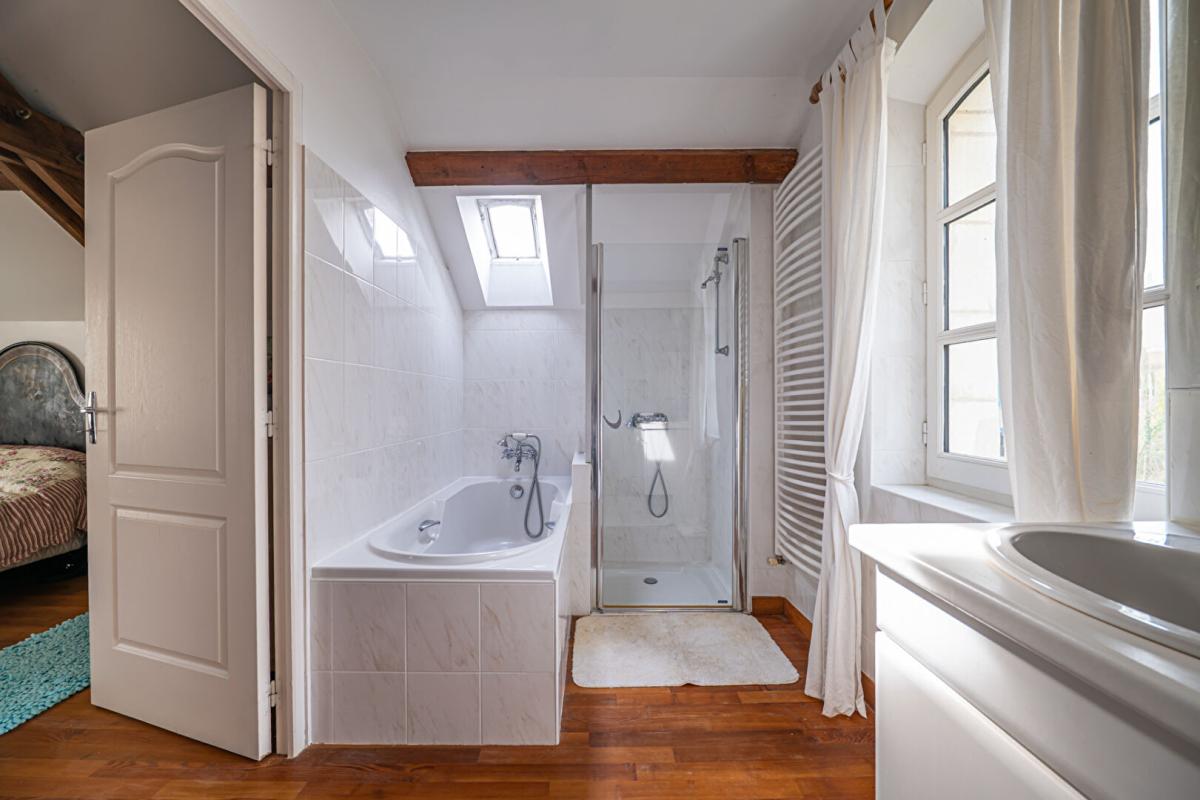 CHATEAU-DU-LOIR Maison Montval Sur Loir 5 pièce(s) 148 m2 - 3  chambres - 7