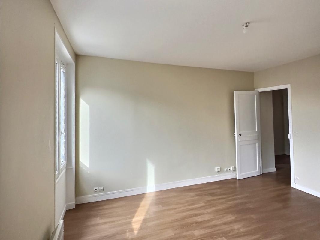 PARIS-15E-ARRONDISSEMENT Paris 15 Secteur Commerce Emile Zola Très agréable 3 pièces avec vue dégagée 6