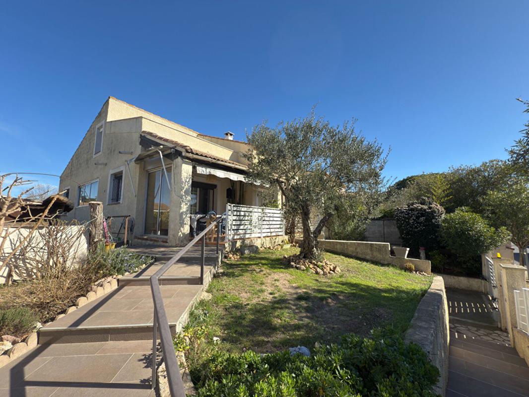 VIAS Villa avec appartement et garage à Vias 1