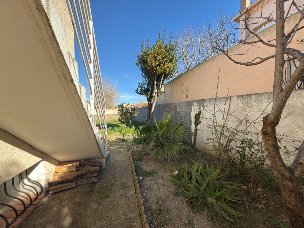 VIAS Villa avec appartement et garage à Vias 13