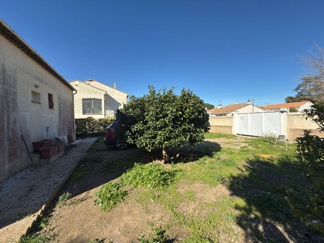 VIAS Villa avec appartement et garage à Vias 18