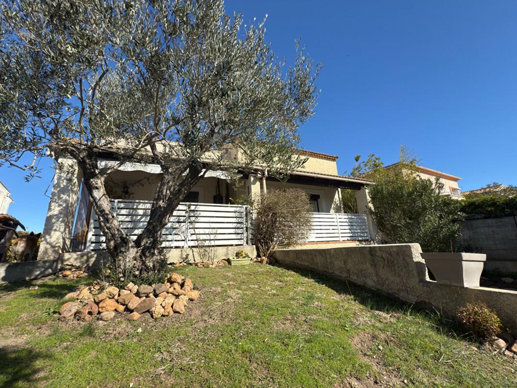 VIAS Villa avec appartement et garage à Vias 3