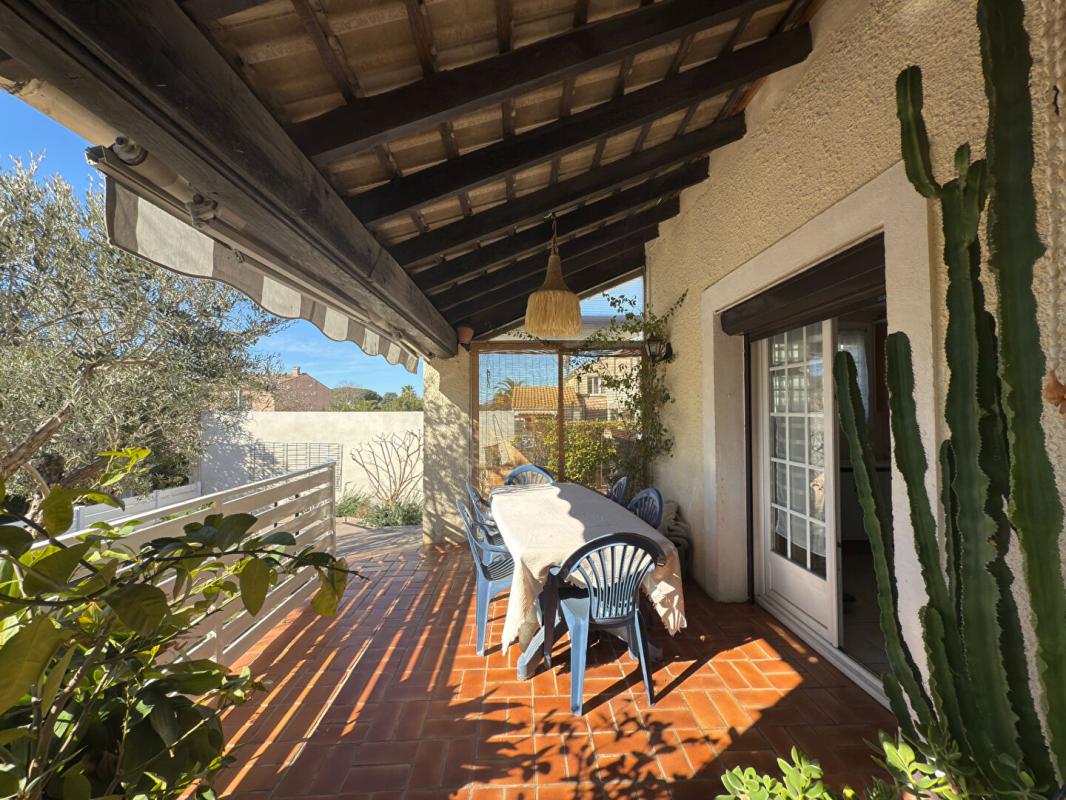 VIAS Villa avec appartement et garage à Vias 5