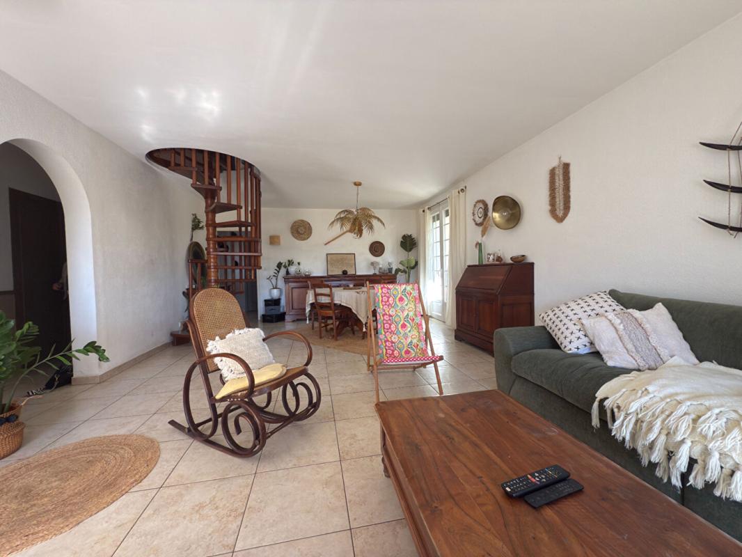 VIAS Villa avec appartement et garage à Vias 6