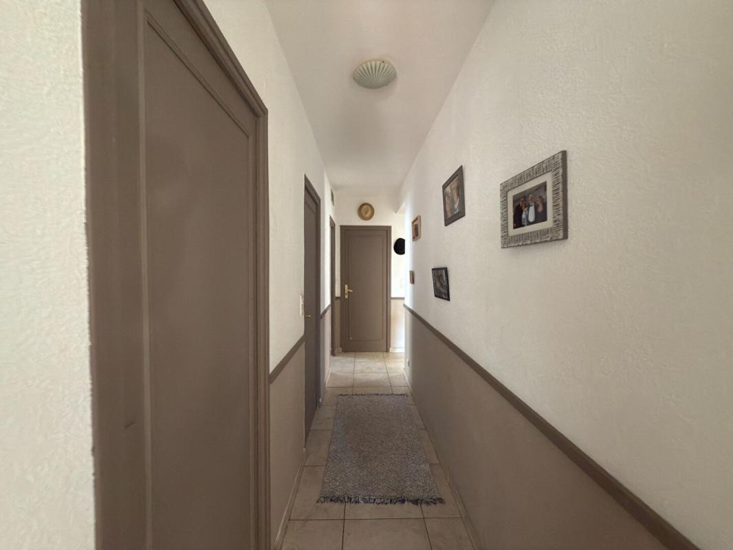 VIAS Villa avec appartement et garage à Vias 9