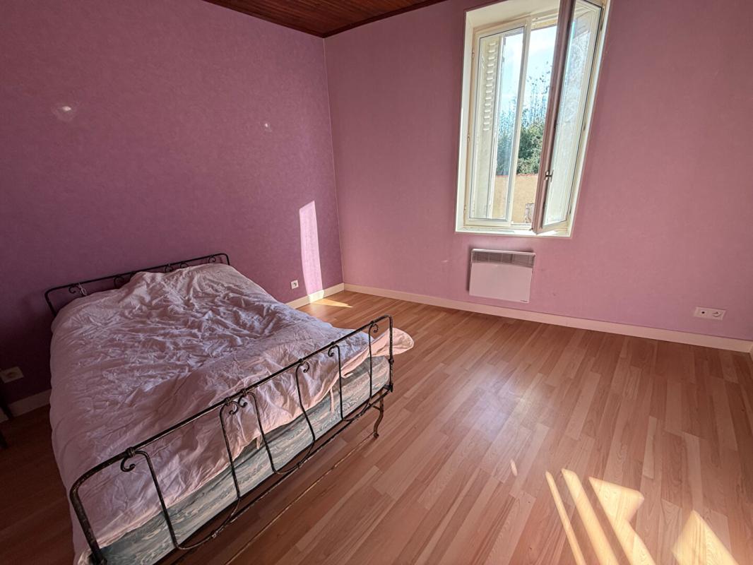 LURCY-LEVIS Immeuble Lurcy Levis 10 pièce(s) 221 m2 13