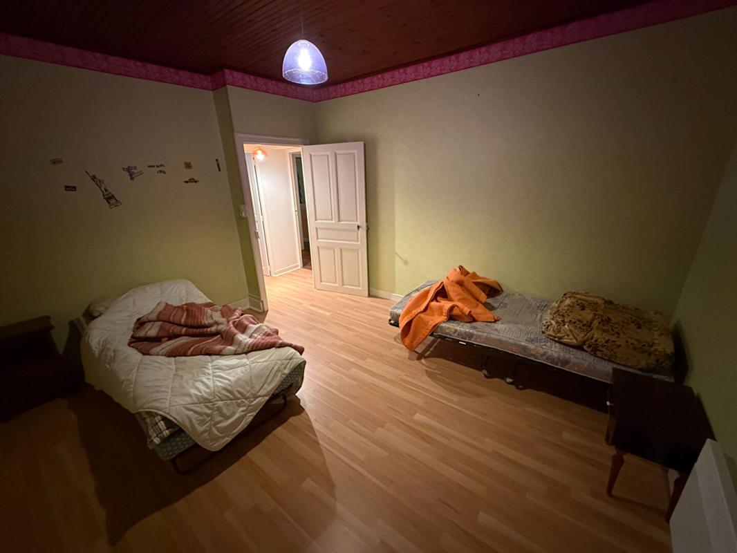 LURCY-LEVIS Immeuble Lurcy Levis 10 pièce(s) 221 m2 14