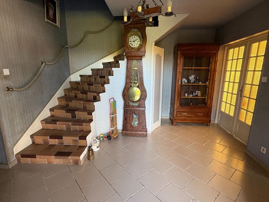 LURCY-LEVIS Immeuble Lurcy Levis 10 pièce(s) 221 m2 2