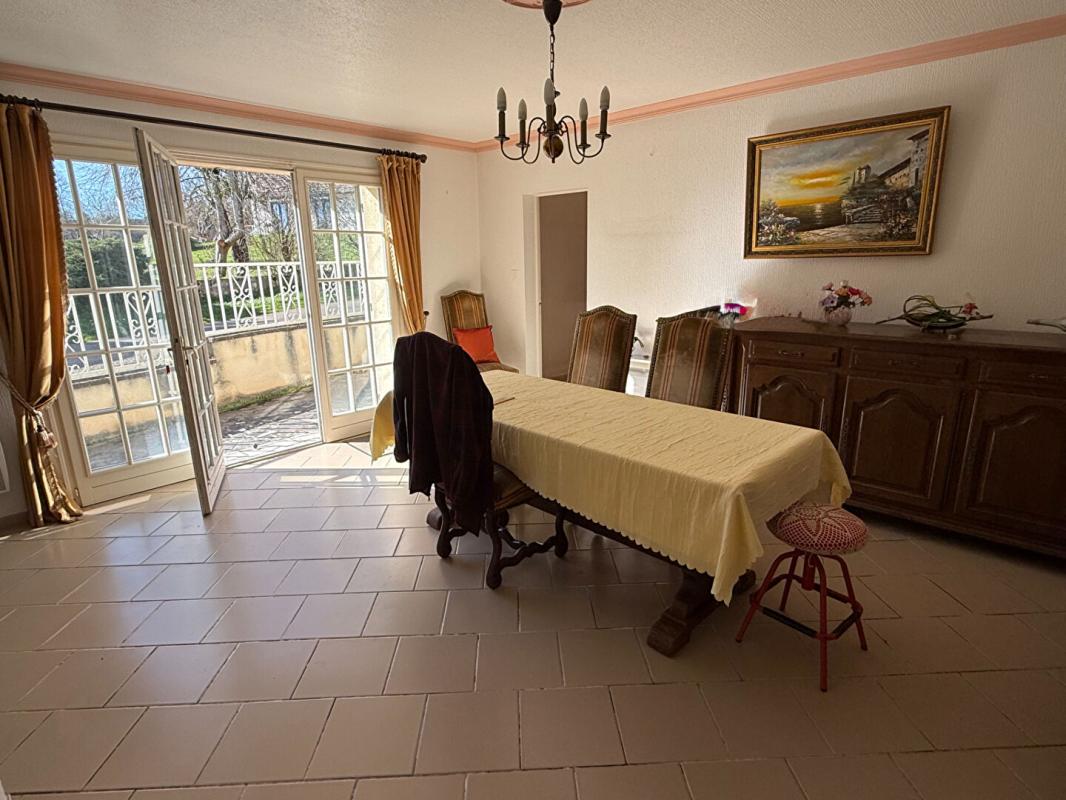 LURCY-LEVIS Immeuble Lurcy Levis 10 pièce(s) 221 m2 3