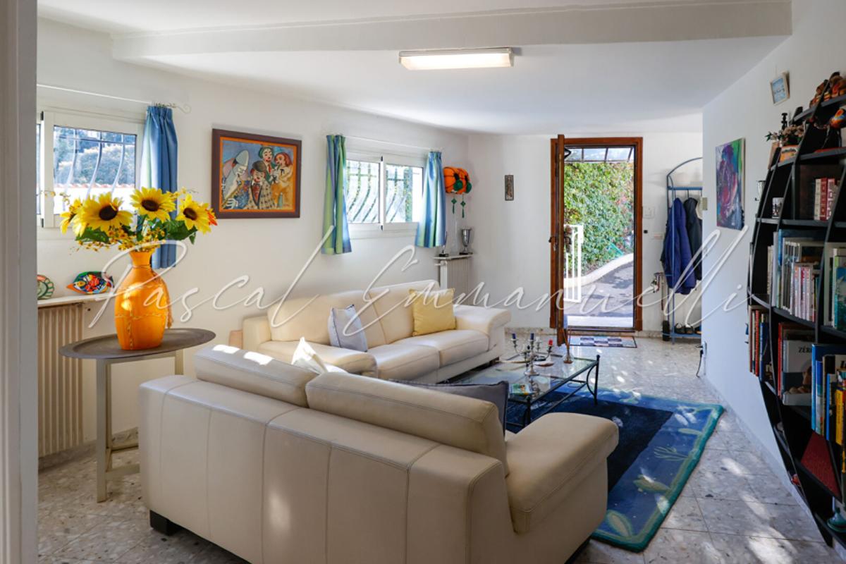 ANTIBES Maison Antibes 6 pièce(s) 170 m2 sur 1600m2 de terrain Les Brusquets 12