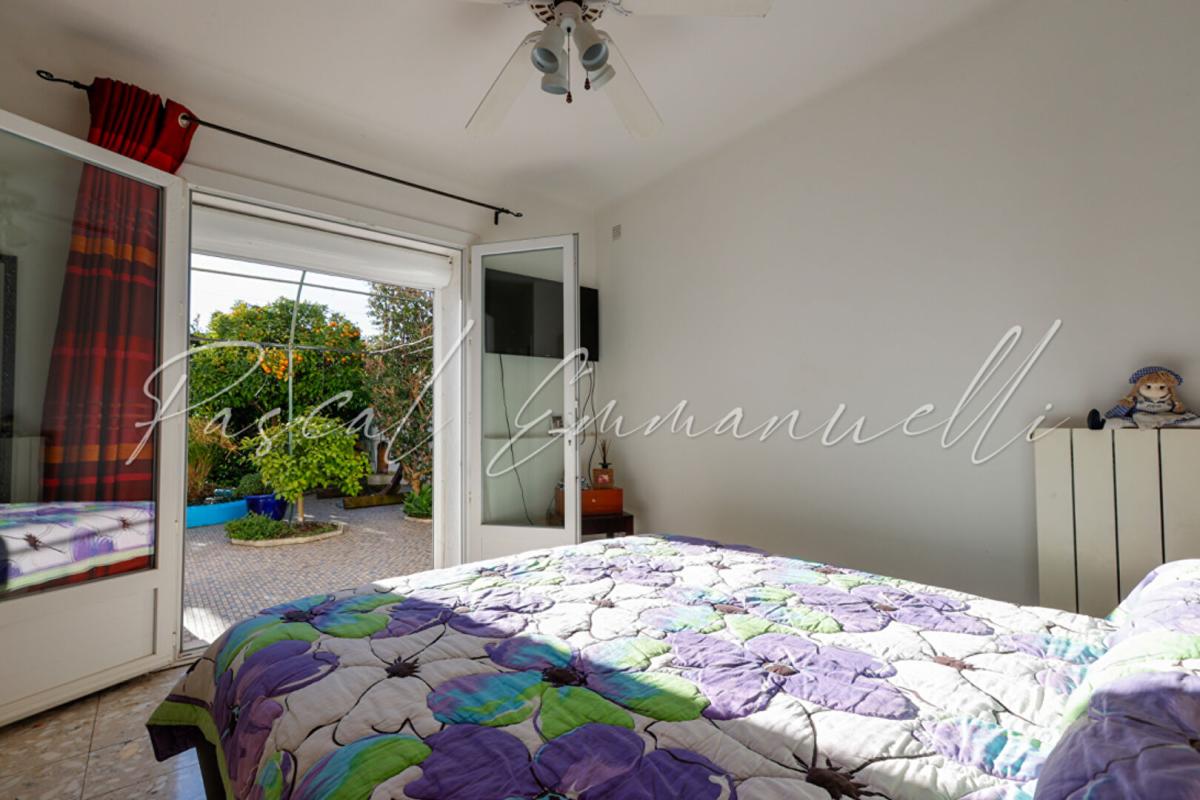 ANTIBES Maison Antibes 6 pièce(s) 170 m2 sur 1600m2 de terrain Les Brusquets 14