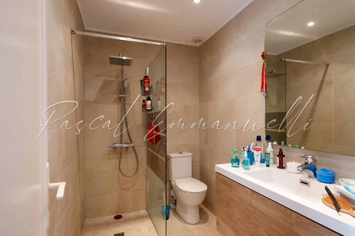 ANTIBES Maison Antibes 6 pièce(s) 170 m2 sur 1600m2 de terrain Les Brusquets 17