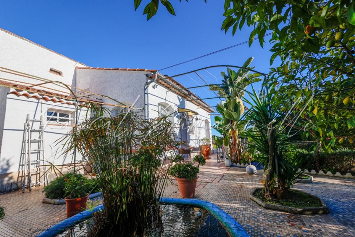 ANTIBES Maison Antibes 6 pièce(s) 170 m2 sur 1600m2 de terrain Les Brusquets 9