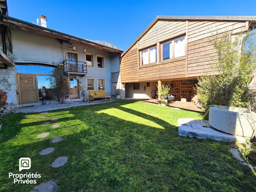 COLLONGES Corps de ferme rénové 278m2 - 5 chambres - Collonges 01550 9