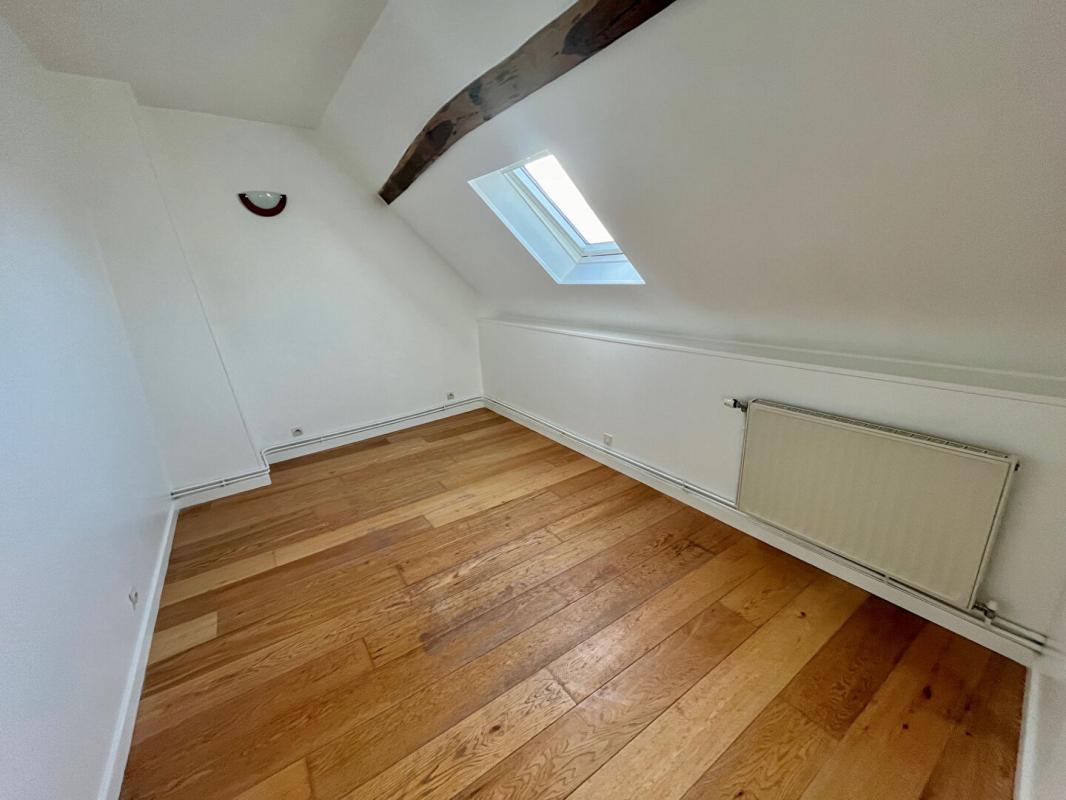 MOUY MAISON ANCIENNE  4 CHAMBRES 112m² 6