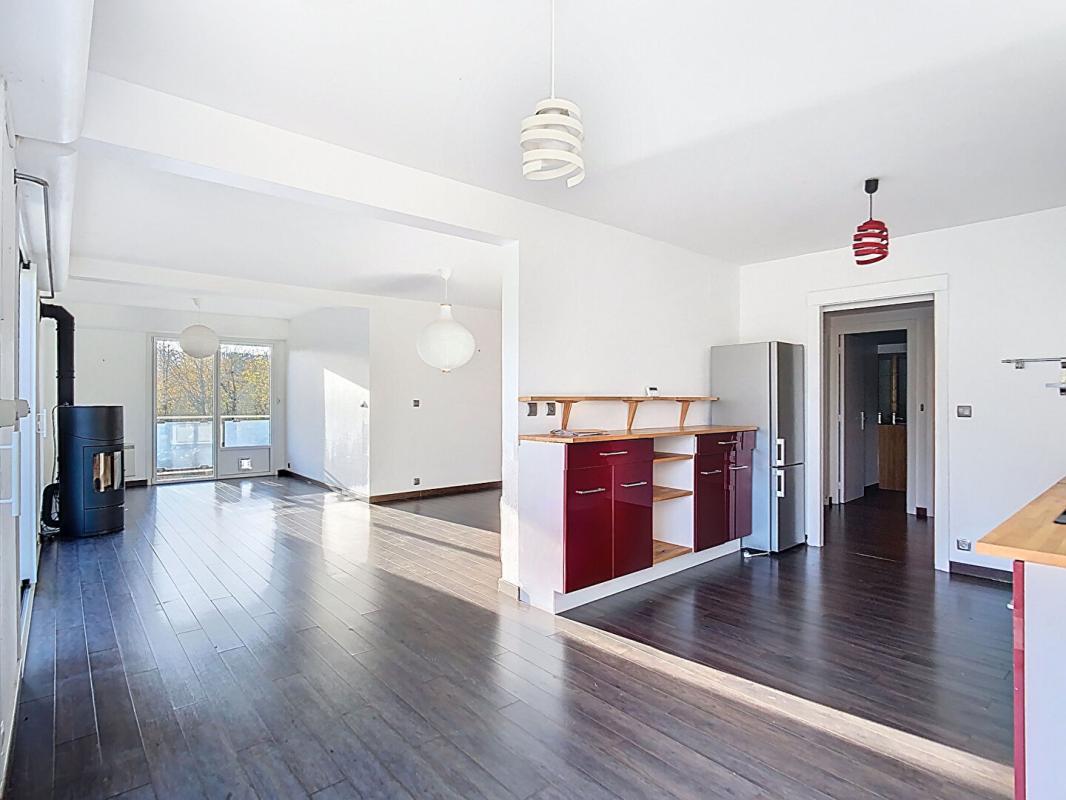 MALZEVILLE 54220 Malzéville ? Appartement T5 traversant, très lumineux, balcons, cave, 2 parkings ? Petite copropriété au calme 2