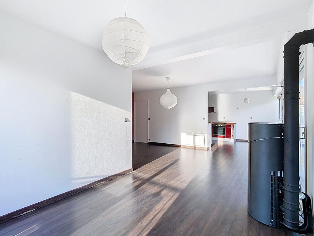 MALZEVILLE 54220 Malzéville ? Appartement T5 traversant, très lumineux, balcons, cave, 2 parkings ? Petite copropriété au calme 8