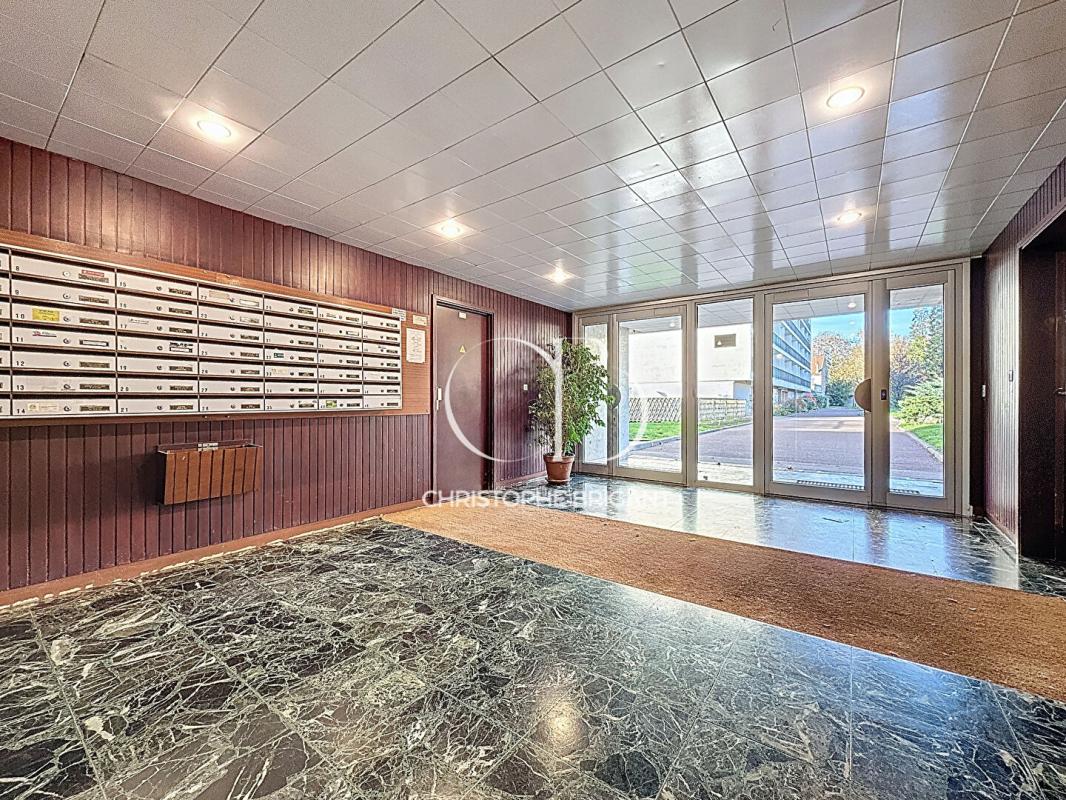 VILLEJUIF Appartement Villejuif 4 pièce(s) 86.36 m2 avec parking et cave 13