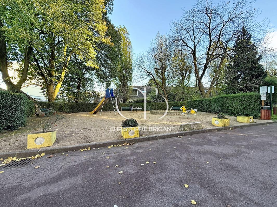 VILLEJUIF Appartement Villejuif 4 pièce(s) 86.36 m2 avec parking et cave 15