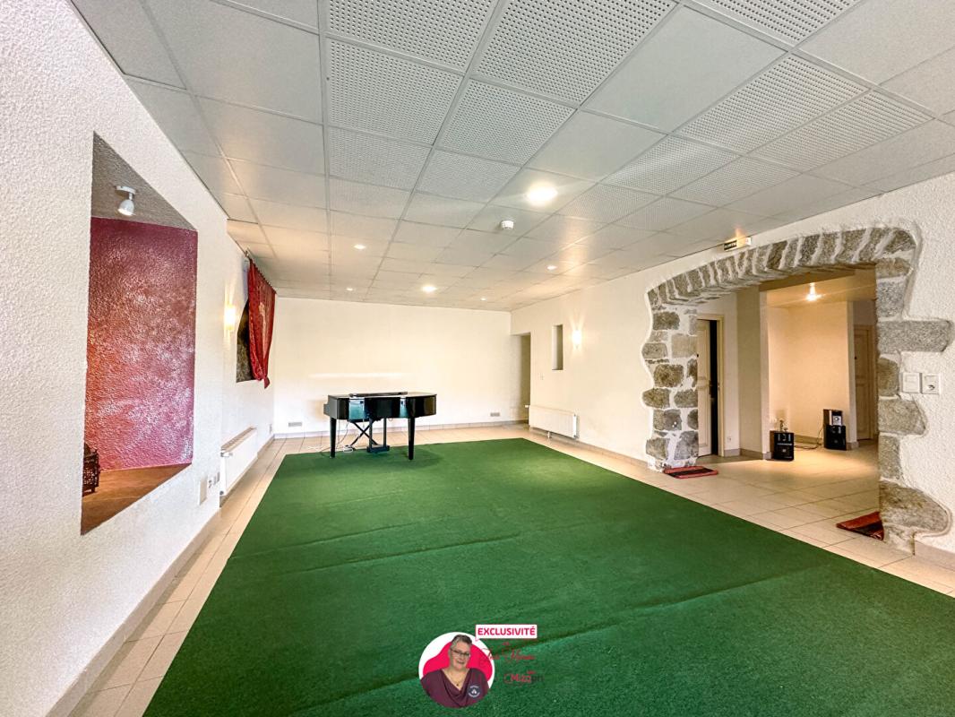 VERNET-LA-VARENNE Hôtel particulier 23 pièces 868 m2 sur parcelle 3000 m² et dépendances 11