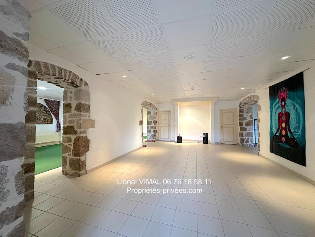 VERNET-LA-VARENNE Hôtel particulier 23 pièces 868 m2 sur parcelle 3000 m² et dépendances 12