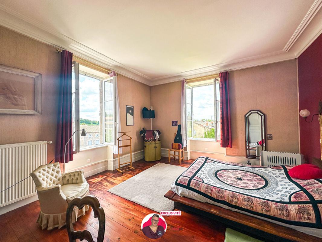 VERNET-LA-VARENNE Hôtel particulier 23 pièces 868 m2 sur parcelle 3000 m² et dépendances 8