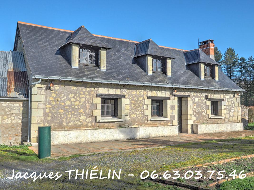 LONGUE-JUMELLES Maison en pierre à rénover au calme absolu 10